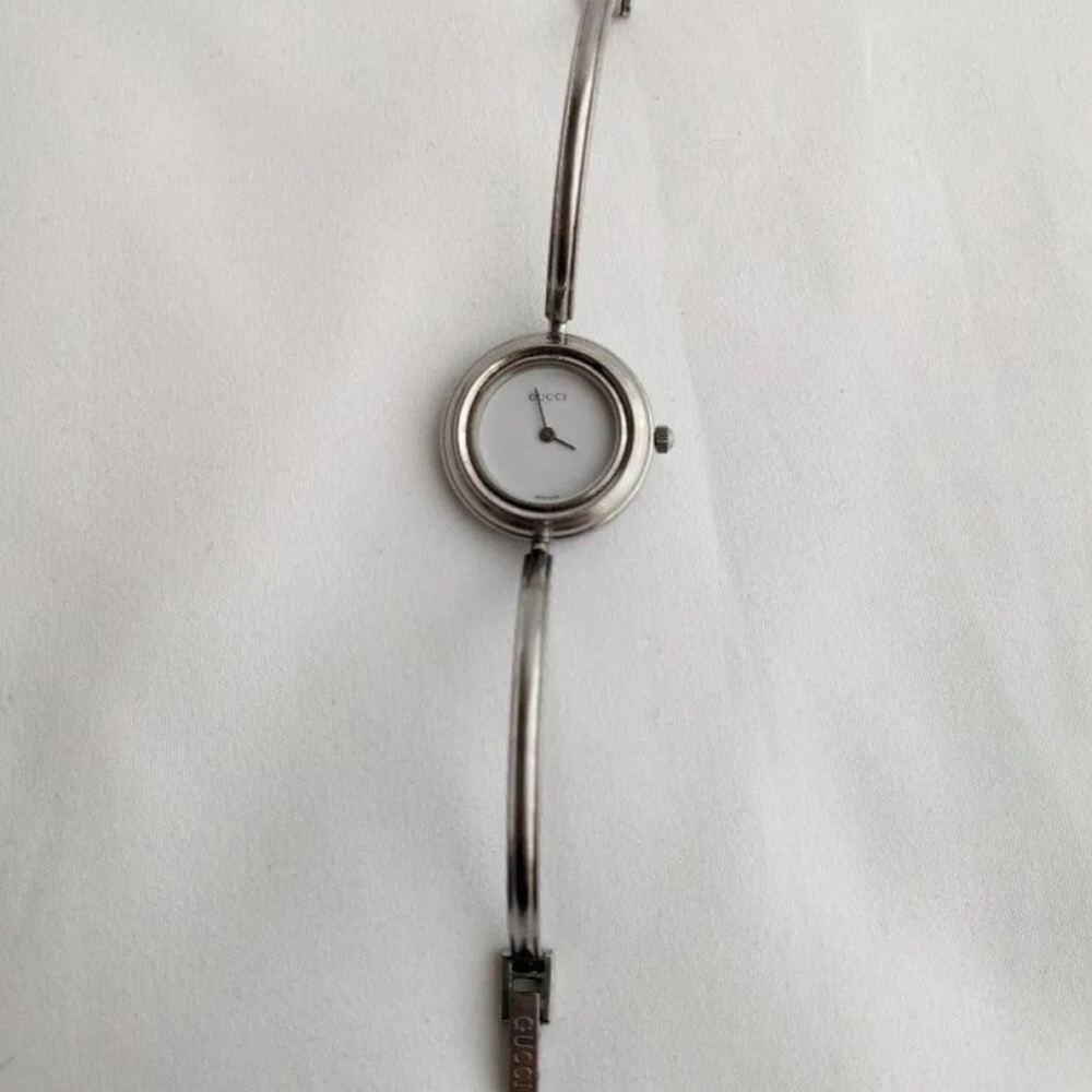 GUCCI Silver Italian Luxury Bracelet Watch with Bezels for changing - Picture 7 of 11